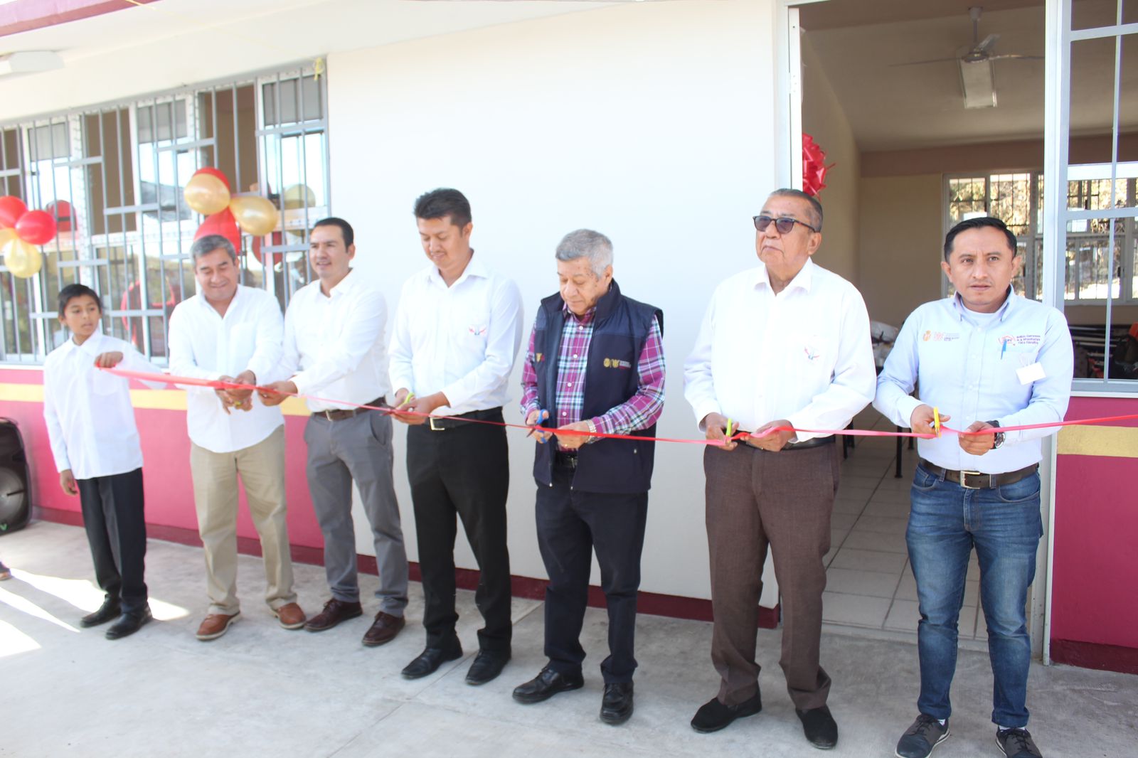 Inaugura el titular del a SEG, instalaciones de la escuela primaria, en la comunidad El Balzamar